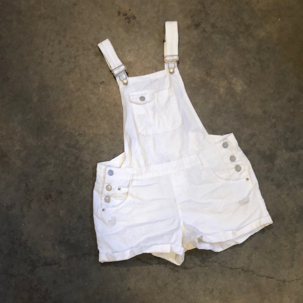 White Overalls Shorts, Size Junior’s Medium